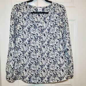 Women's CABI Size XS Geometric Blouse Shatter Print V-Neck Long Sleeve Top 3094